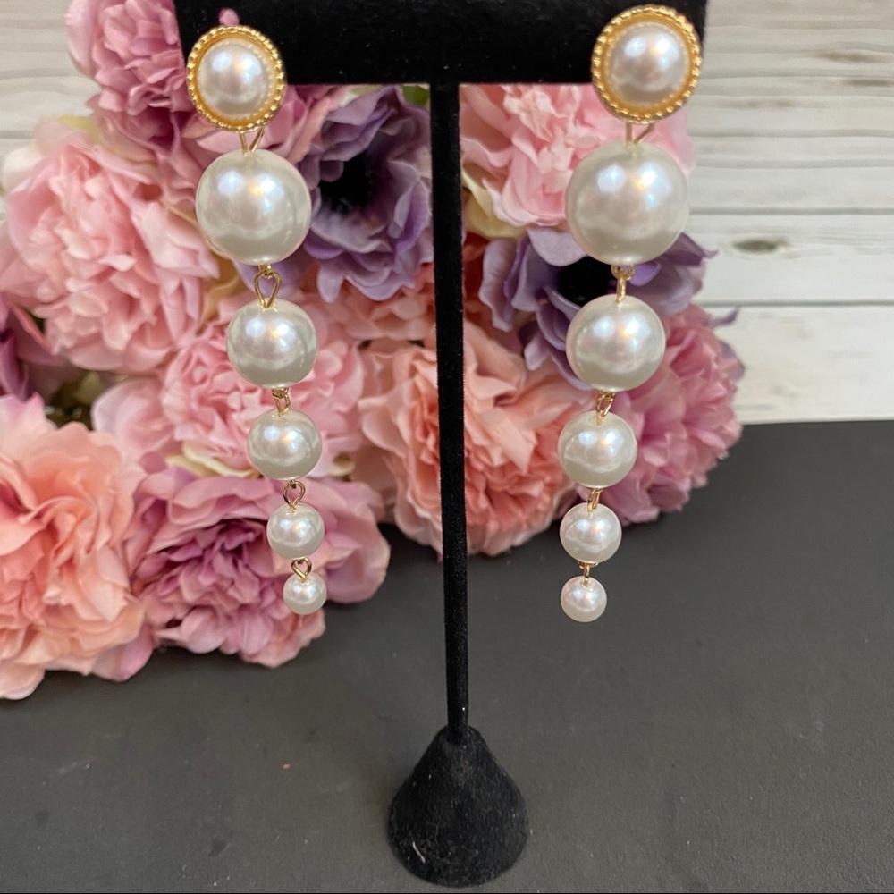 Exaggerated Pearl Earrings Pierced & Clip On - Picture 4 of 6